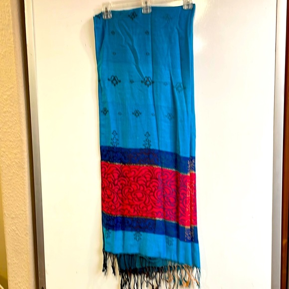 Scarf / wrap - Picture 1 of 7